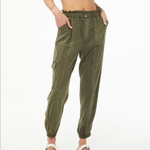 Aeropostale High-Rise Cargo Joggers (olive)